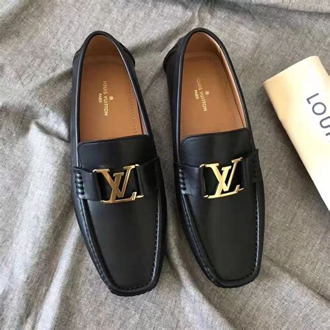 Sapatos masculinos Louis Vuitton 